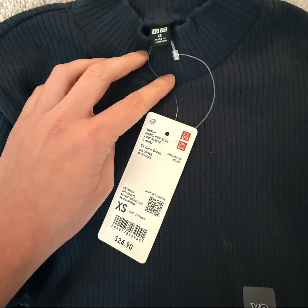Uniqlo Ribbed Mock Neck Top - Picture 3 of 4